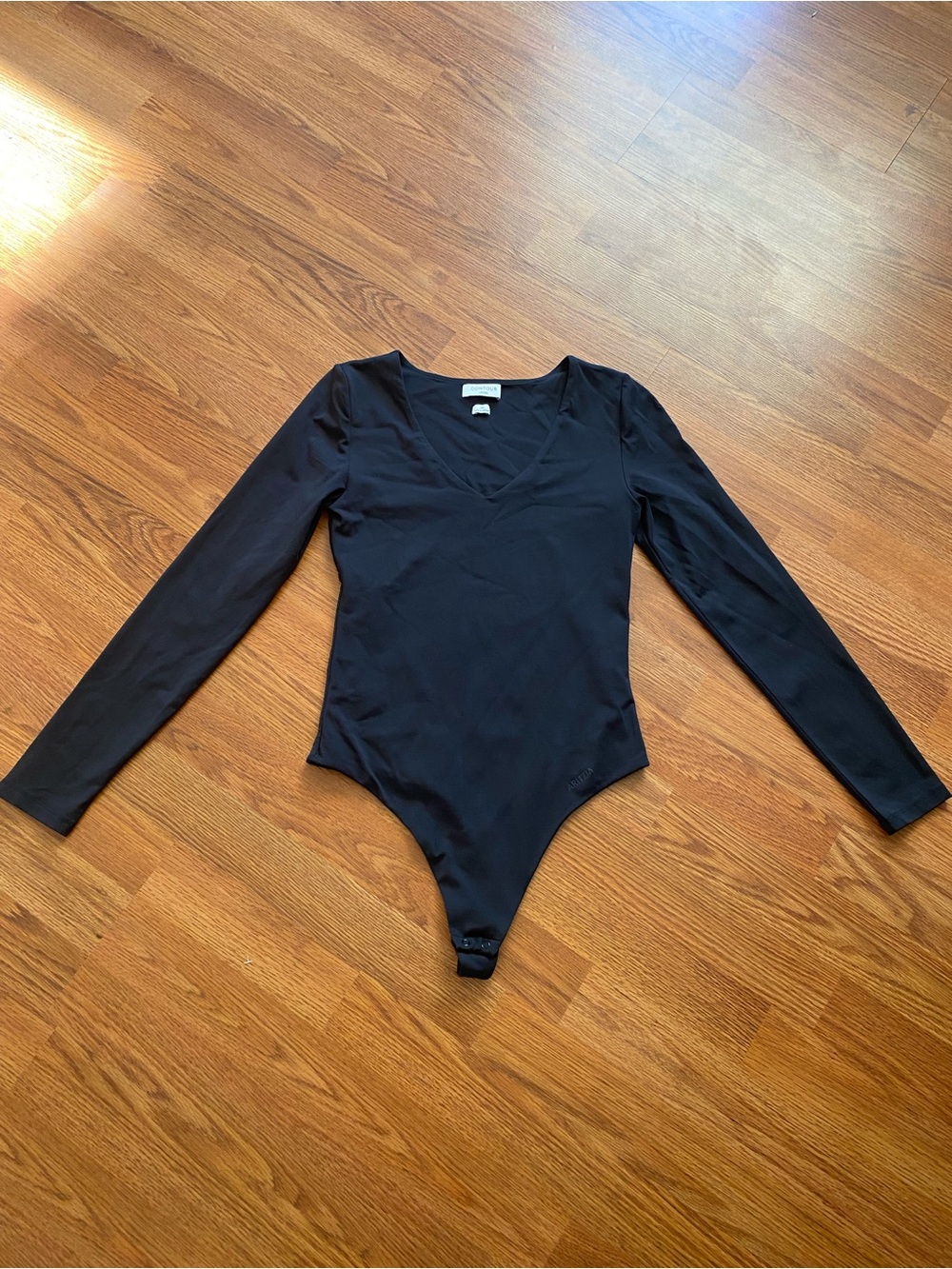 Contour V neck bodysuit nwot